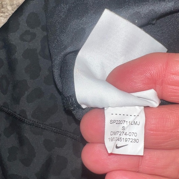 Nike Women's Dri-Fit One High Rise Animal Printed Leggings Size Small - Picture 11 of 12